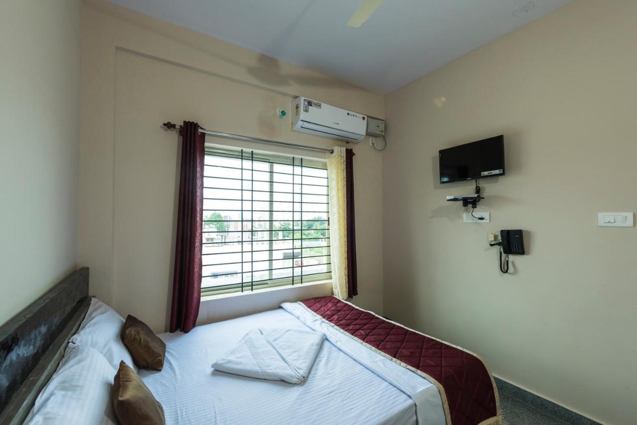 Oyo 9544 Hotel Crown Residency Mysore Exteriör bild