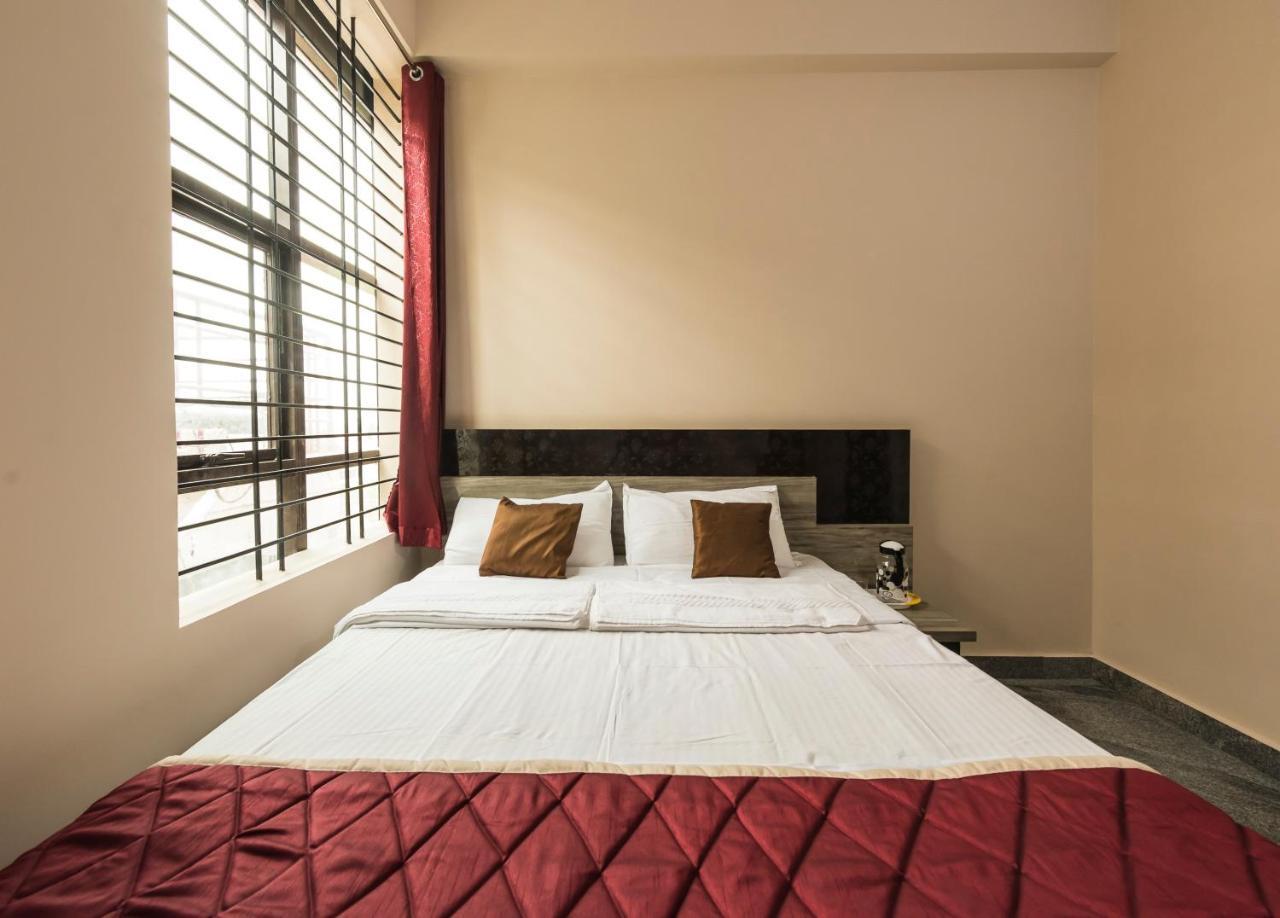 Oyo 9544 Hotel Crown Residency Mysore Exteriör bild